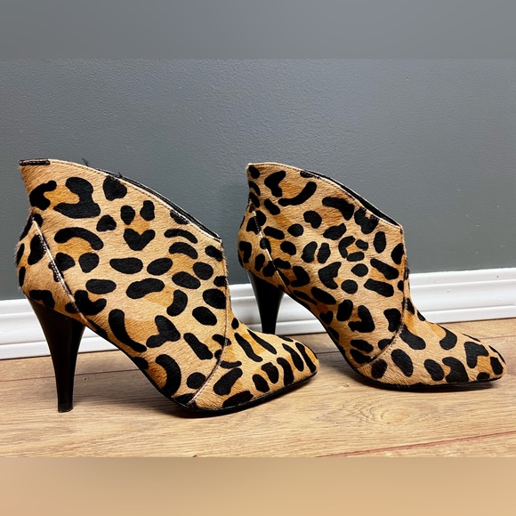 Arnold Churgin Cheetah Print Ankle Boots - Picture 6 of 6
